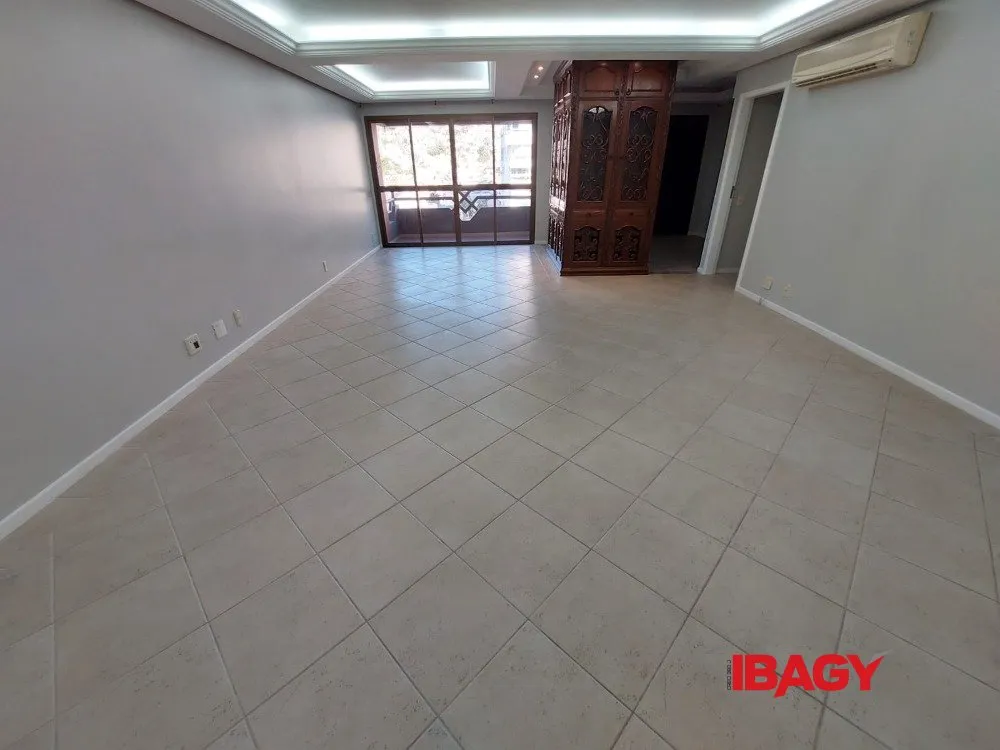 Furnished 3-bedroom apartment with 2 en-suite suites