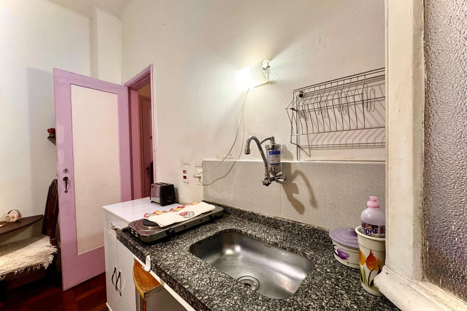 Furnished 1-bedroom apartment with a gas stove — photo 3