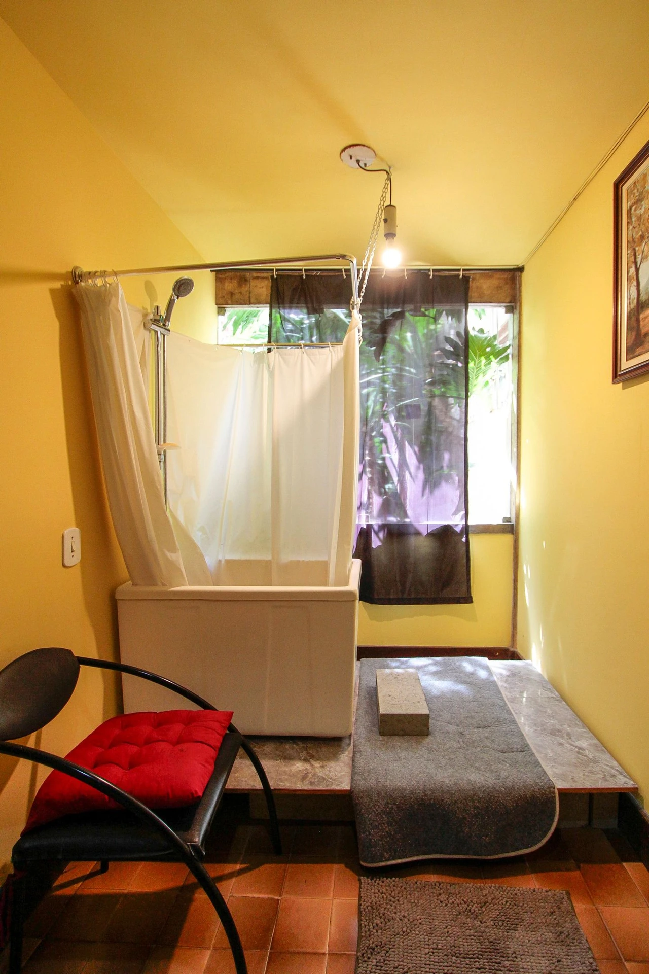 Apartamento de 109 m² com banheira e janelas do piso ao teto — photo 20