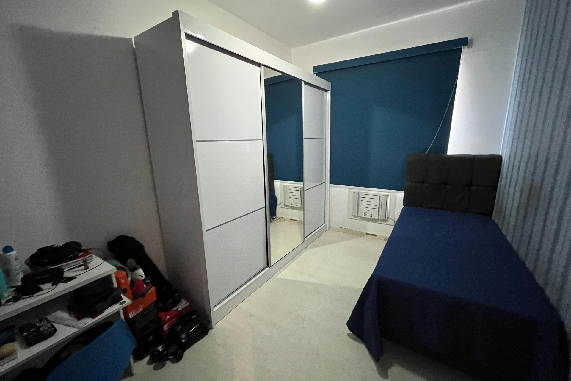 Glass-enclosed balcony in a 3-bedroom apartment, 131 m² — photo 23