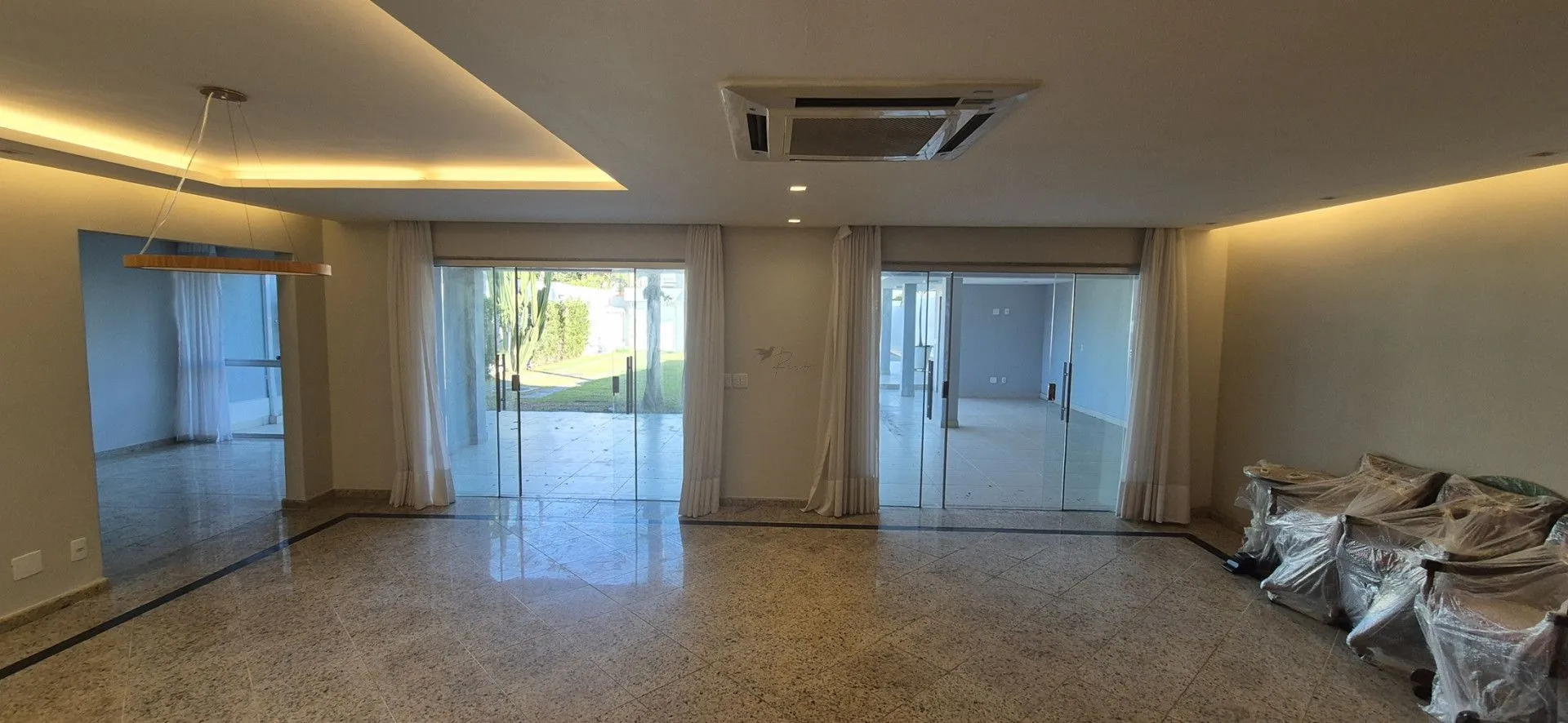 Furnished house, 469 m², with floor-to-ceiling windows — photo 8