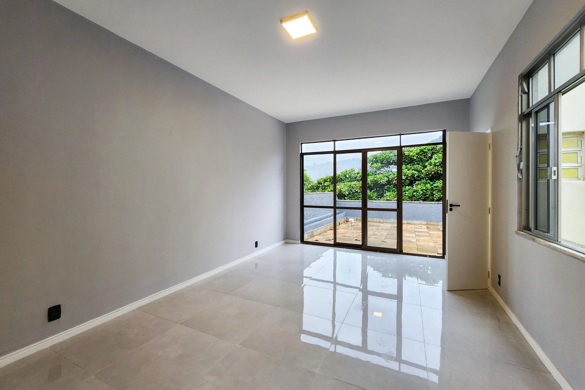 5-bedroom apartment with a mountain view in Rio de Janeiro — photo 9