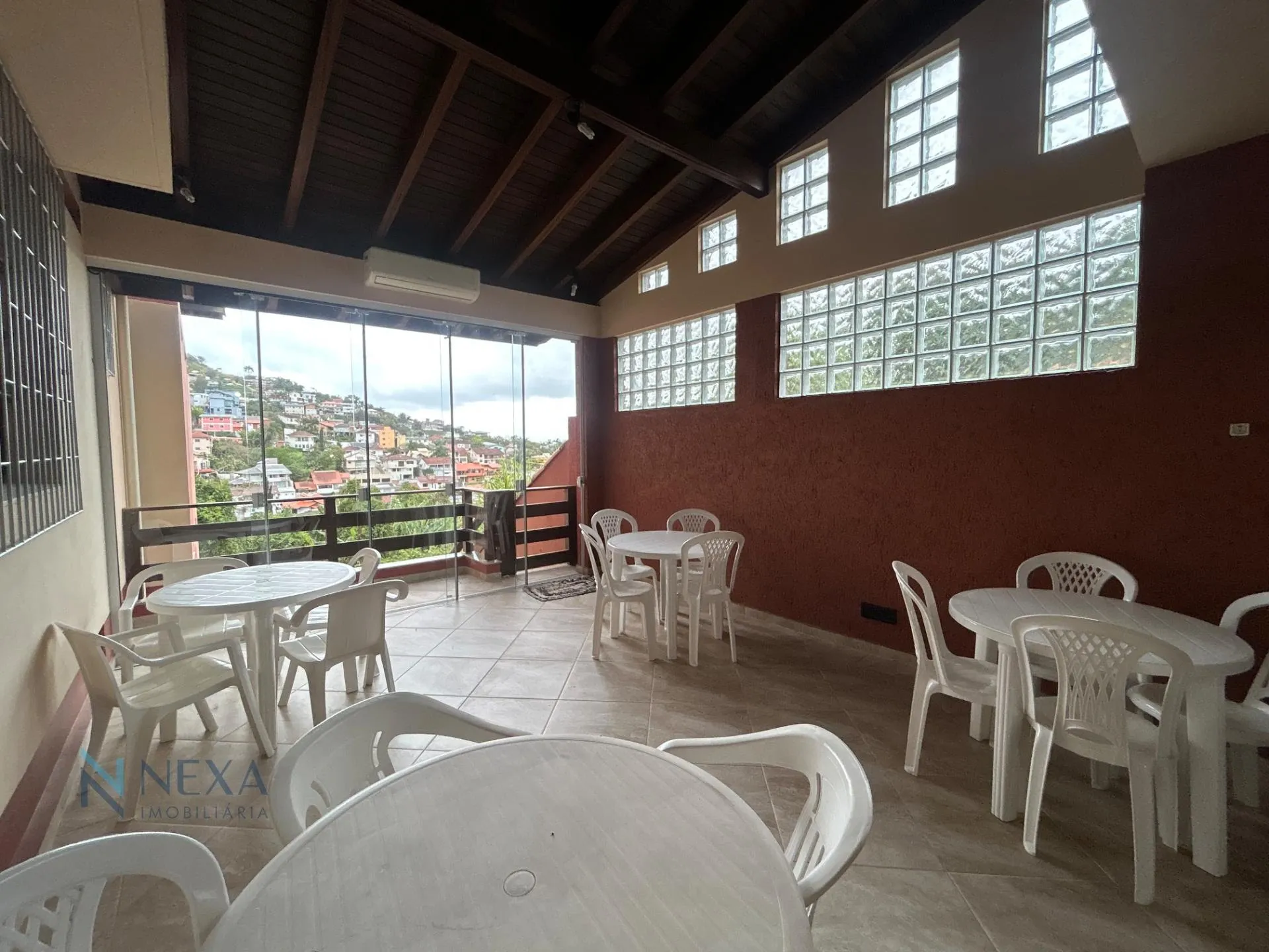 House with 5 bedrooms and 499 m², 2 en-suites — photo 9