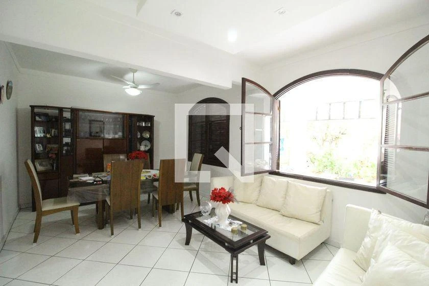 Rental house with 6 bedrooms and 3 en-suite, 599 m² — photo 11