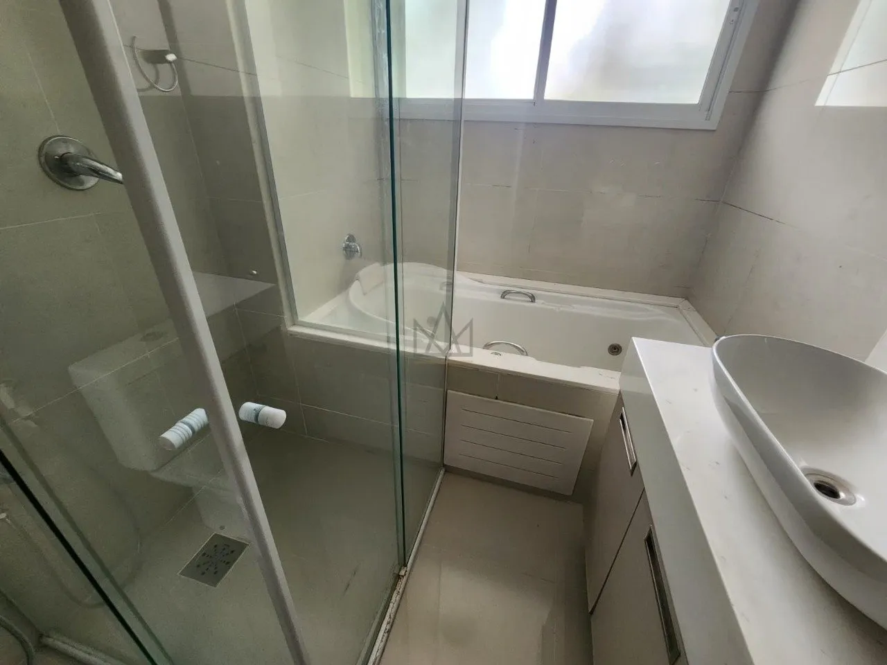 Departamento con ventanales de piso a techo en Florianópolis — photo 41