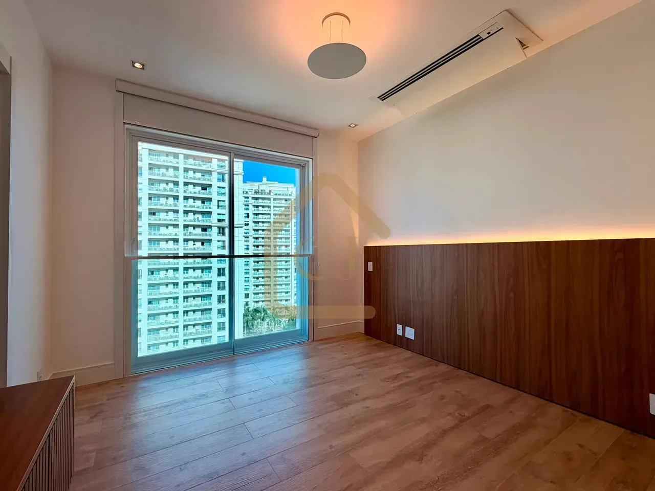 Unfurnished 3-bedroom apartment with 5 bathrooms and balcony — photo 16