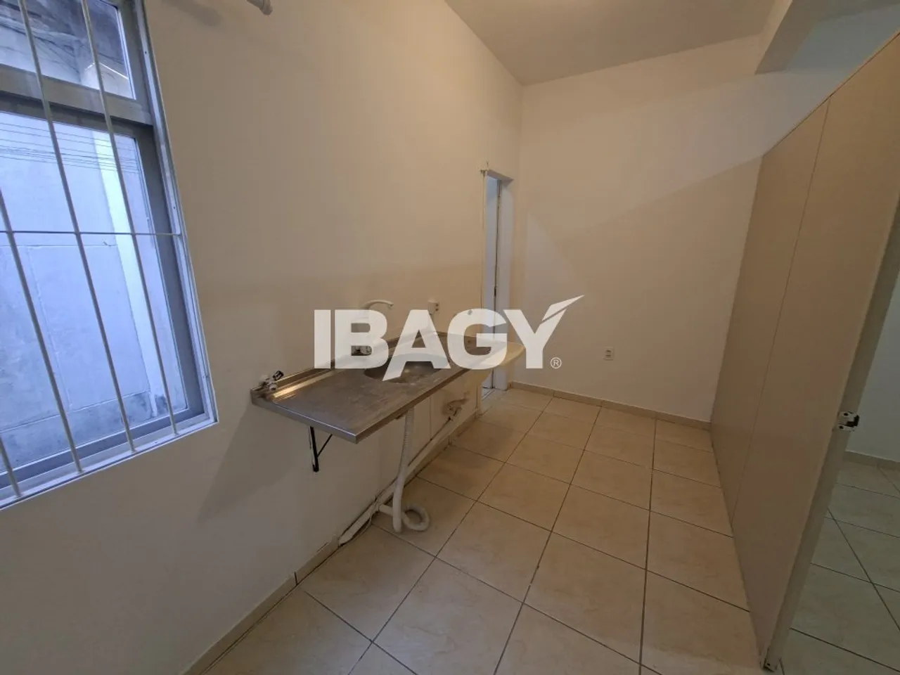 Unfurnished studio with 1 bedroom and 32 m² — photo 6