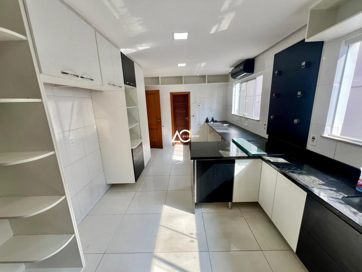 Detached home with 5 en-suite bedrooms and 541 m² — photo 22