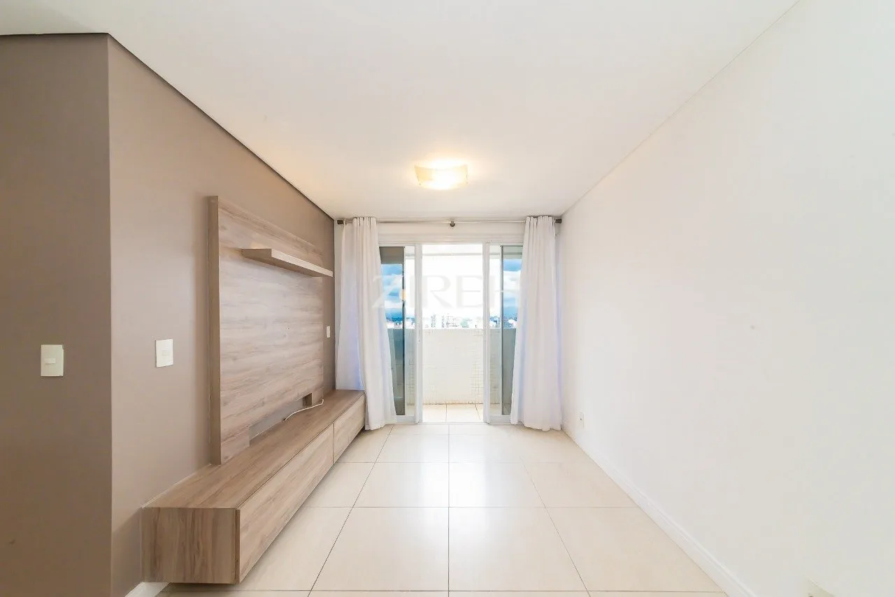 Glass-enclosed balcony in a 2-bedroom apartment, 57 m² — photo 15