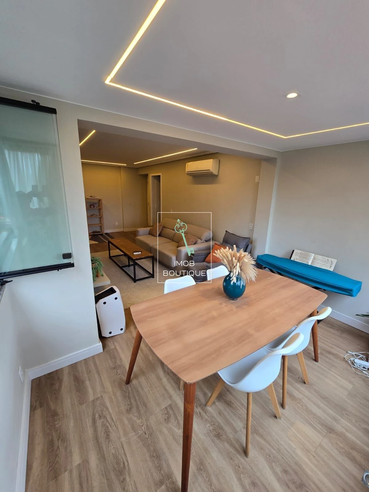 Furnished apartment, 88 m², with a glass-enclosed balcony — photo 14