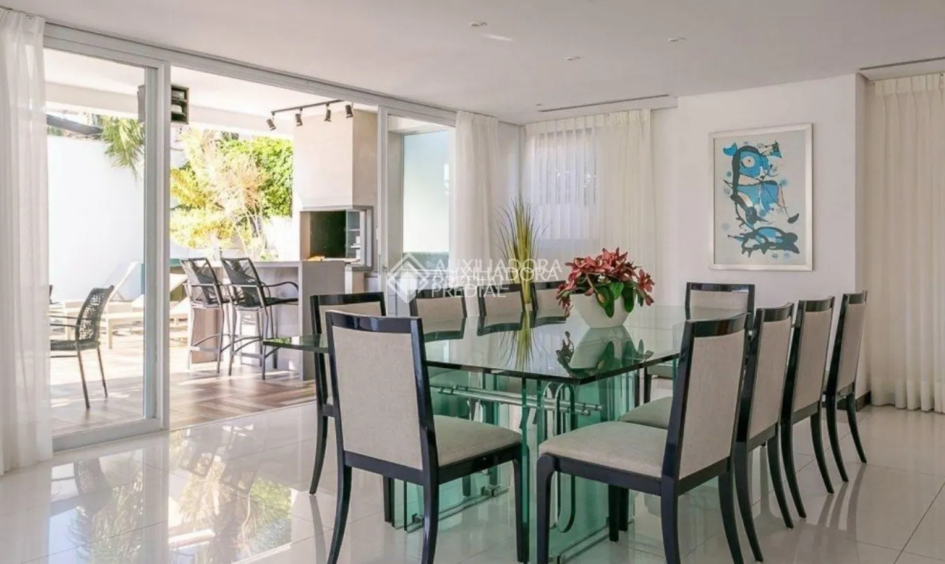 Furnished house with 6 en-suite bedrooms and 7 baths — photo 28