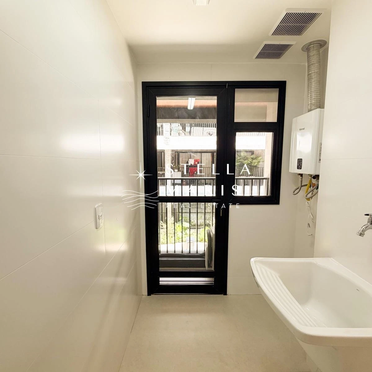 2-bedroom apartment in a building with a pool — photo 19