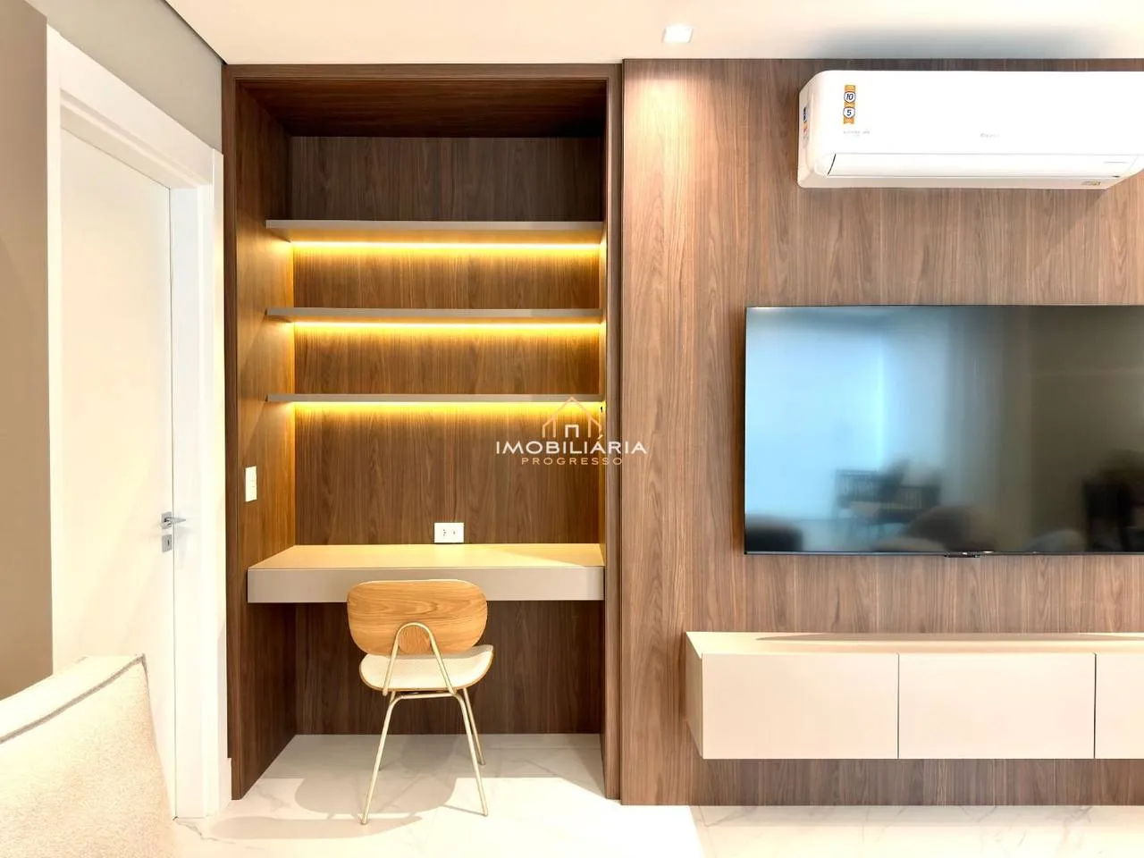 Floor-to-ceiling windows in a 3-bedroom apartment, 138 m² — photo 6
