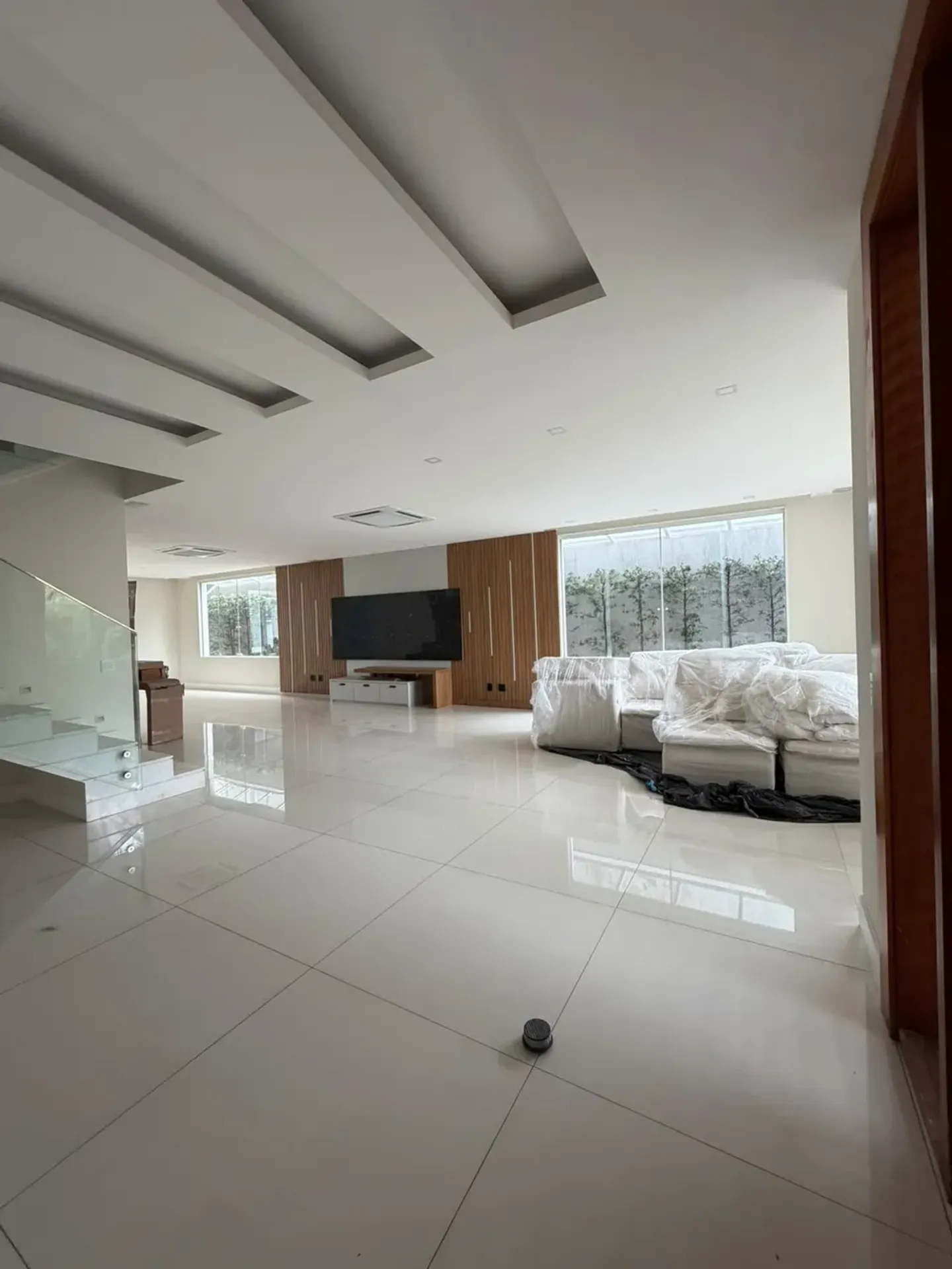 700 m² house with a garden and a bathtub — photo 18