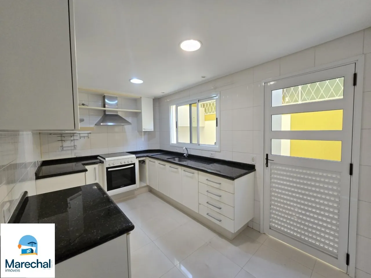 175 m² townhouse with 3 bedrooms and 2 parking spots — photo 11