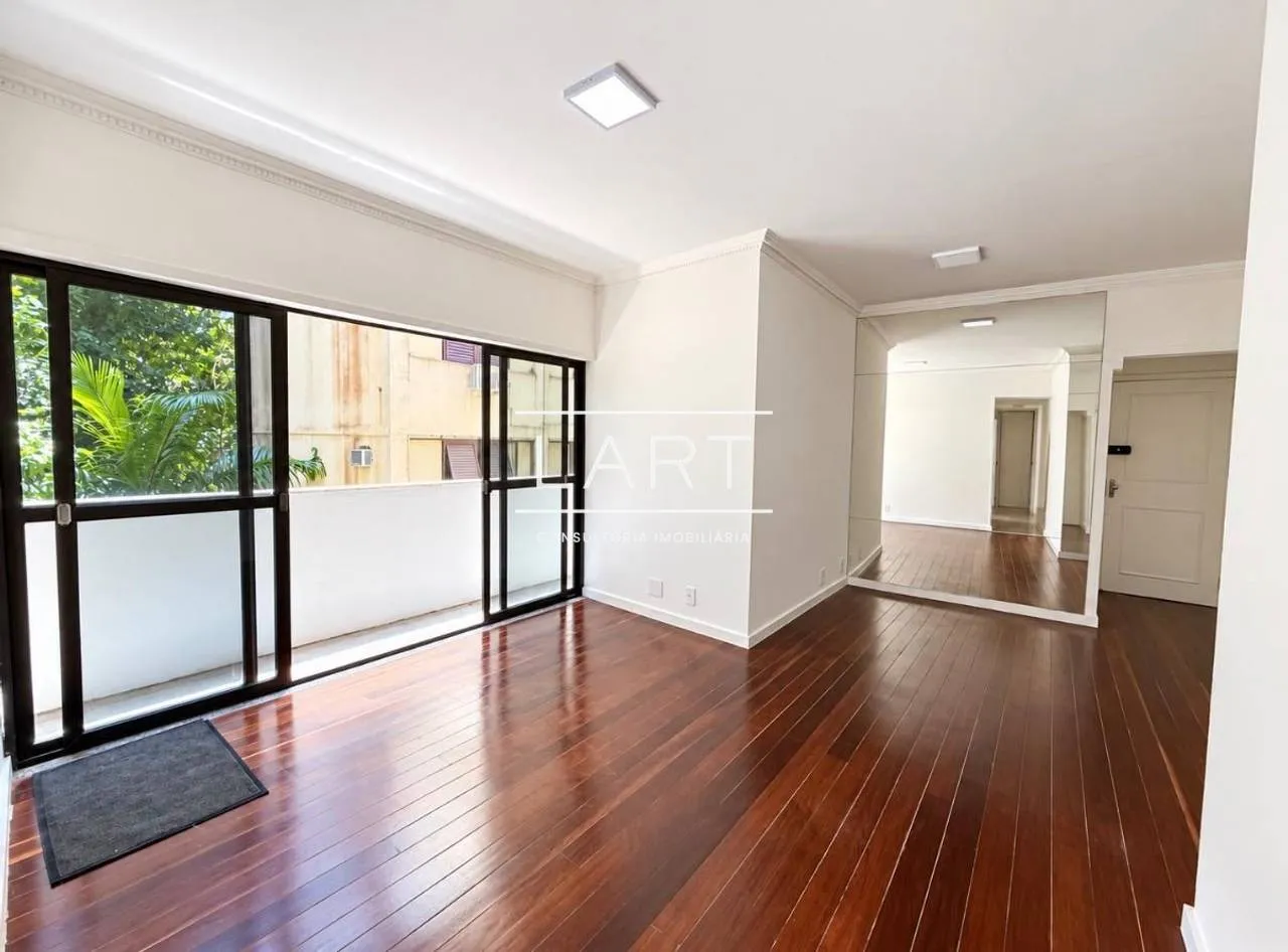 Apartment on the 6th floor with a glass-enclosed balcony
