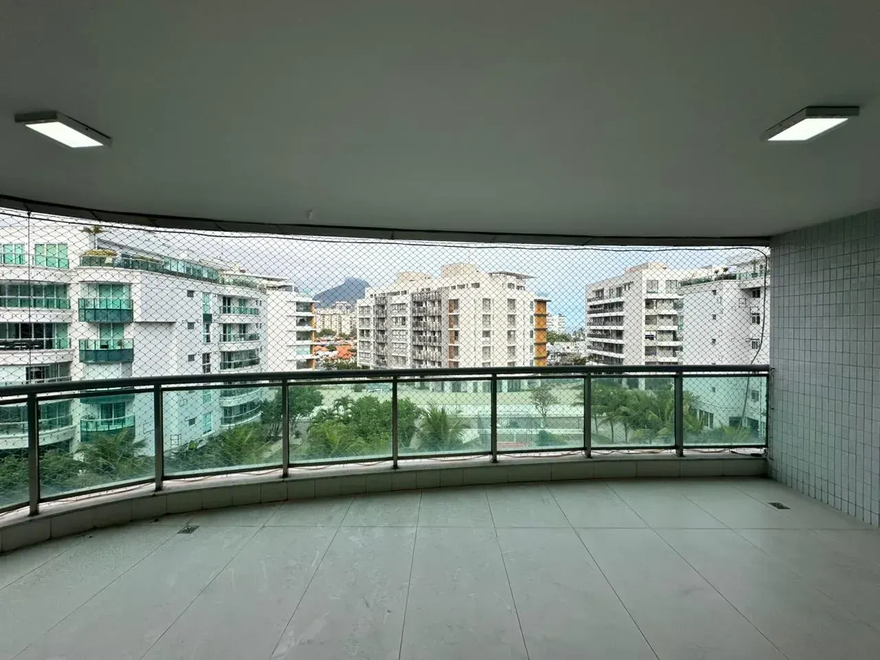 282 m² apartment with 4 bedrooms and 5 bathrooms — photo 6