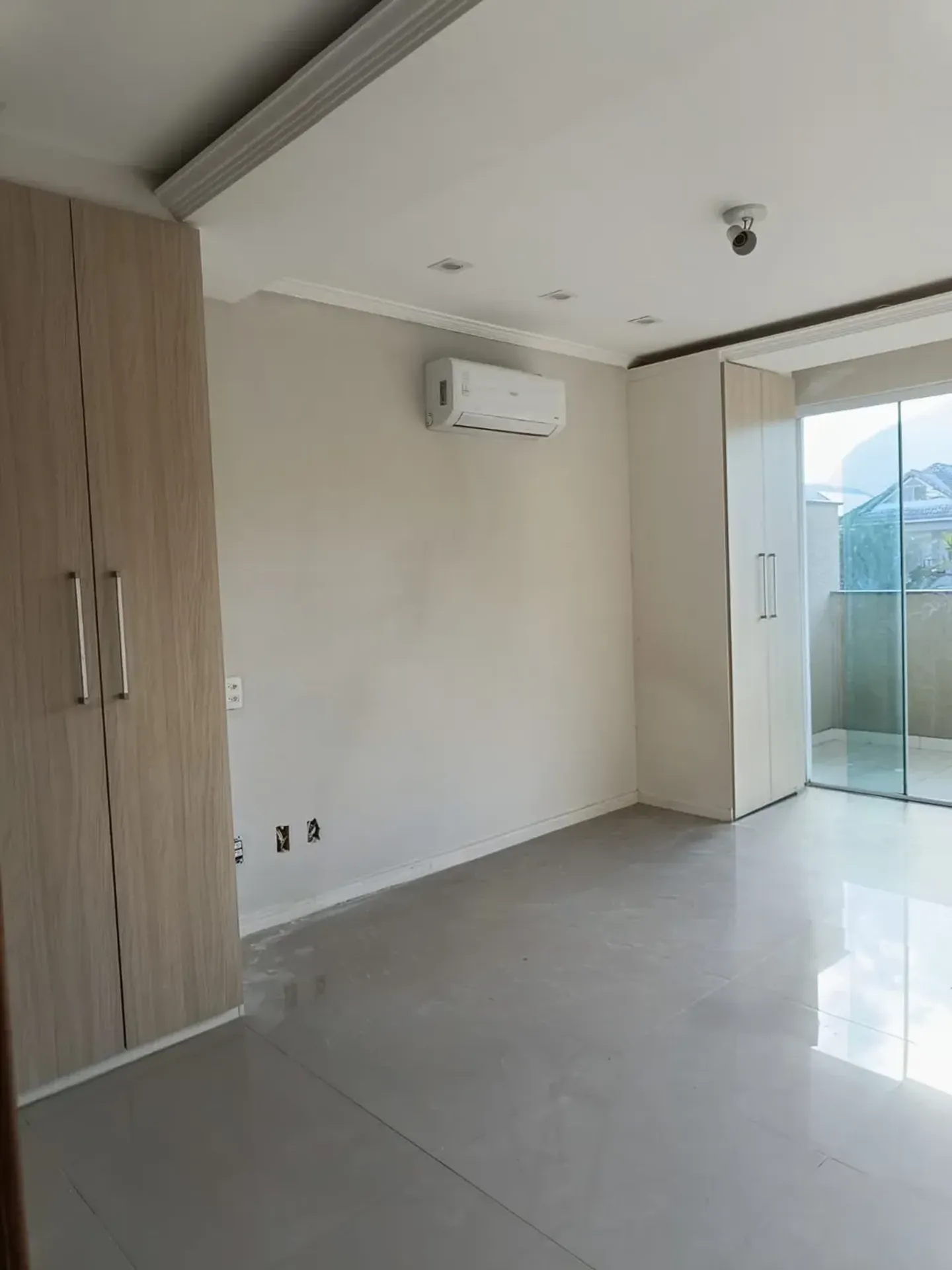 House with 4 bedrooms and 5 bathrooms — photo 10