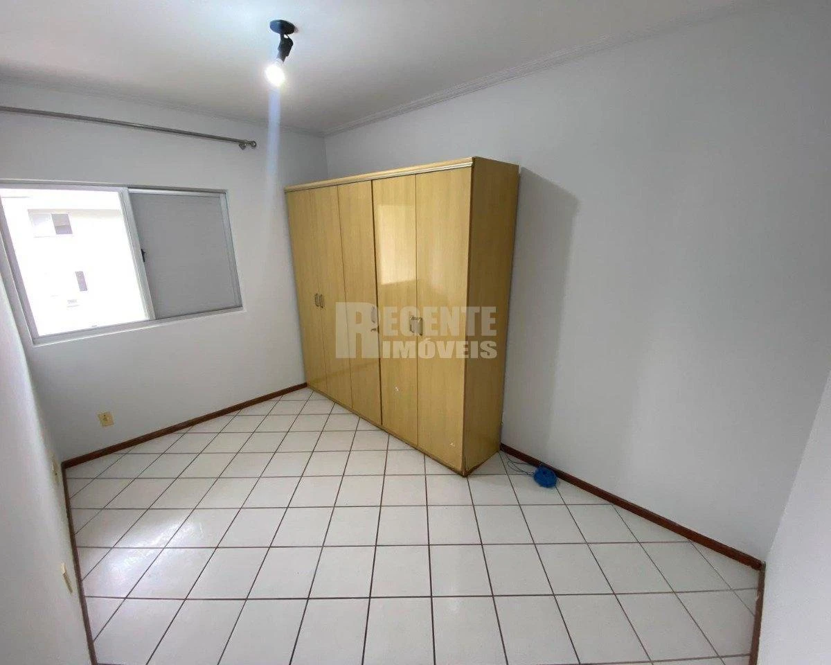 2-bedroom apartment in a building with a gym — photo 3