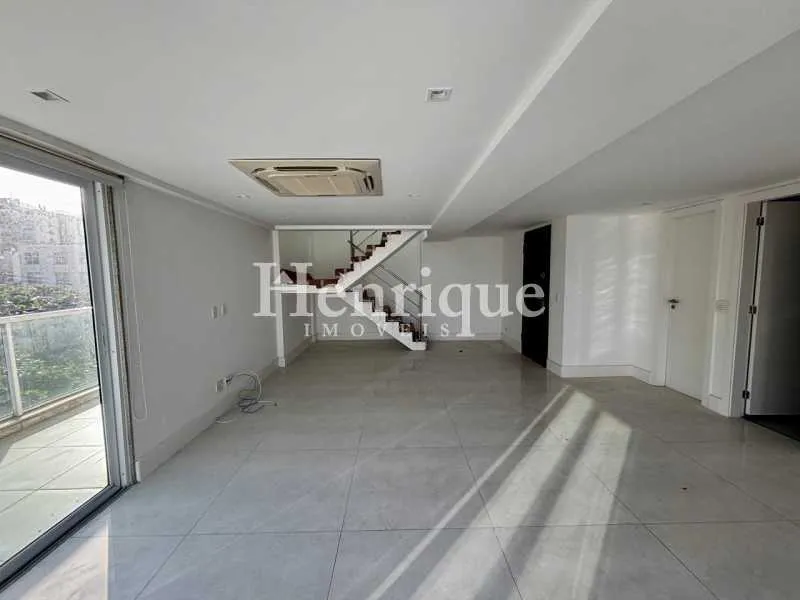 Triplex penthouse with 3 bedrooms and 3 bathrooms — photo 4