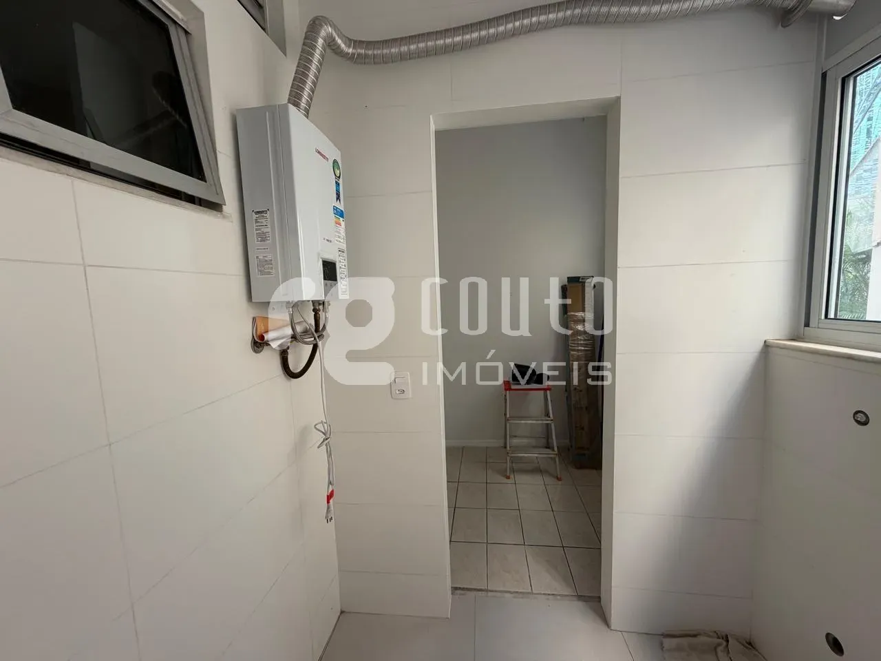 3-bedroom apartment with built-in wardrobes and balcony — photo 21