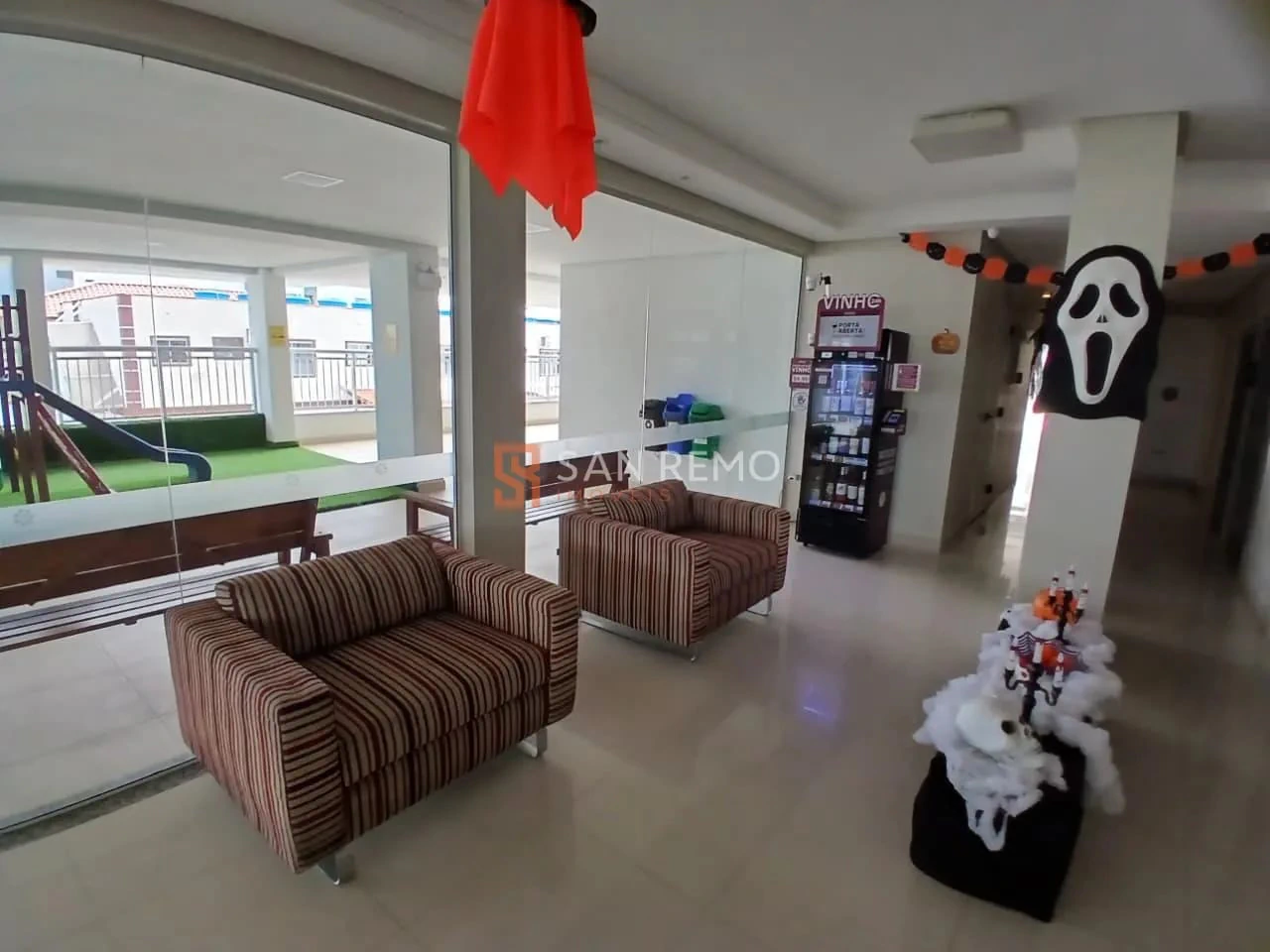 3-bedroom apartment in a building with a pool — photo 18
