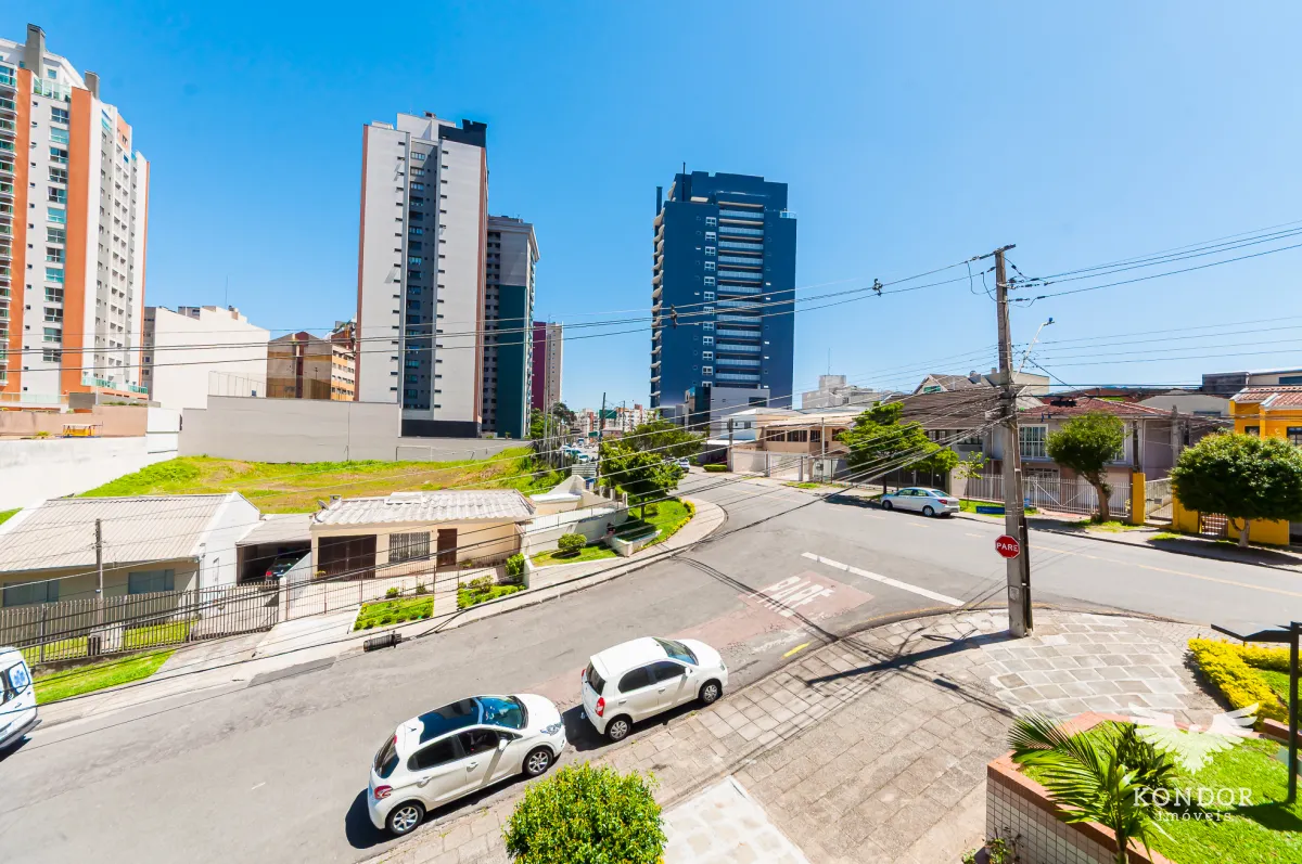 3-bedroom apartment with a balcony and 136 m² — photo 38
