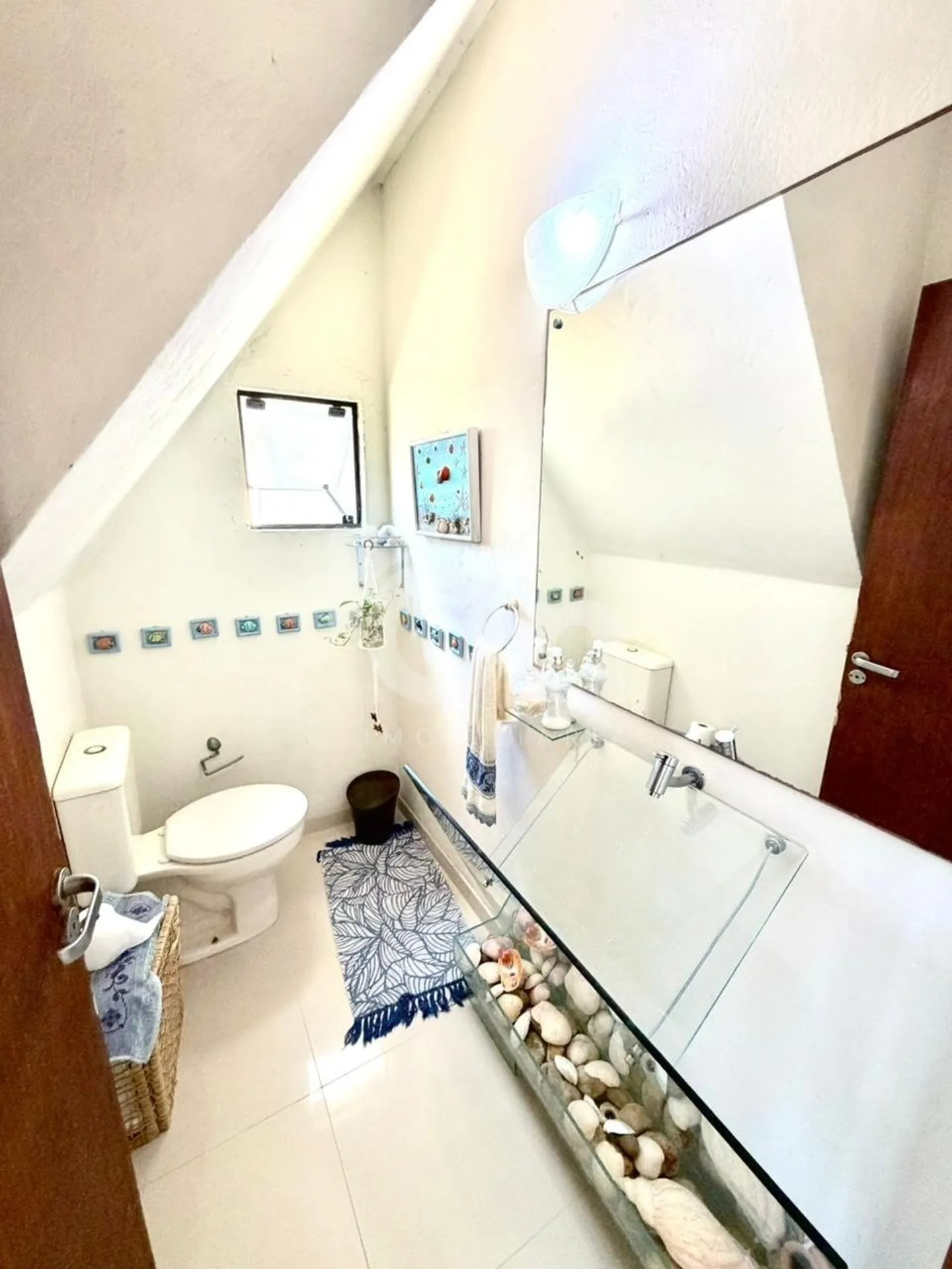 Furnished house, 224 m², with floor-to-ceiling windows — photo 37