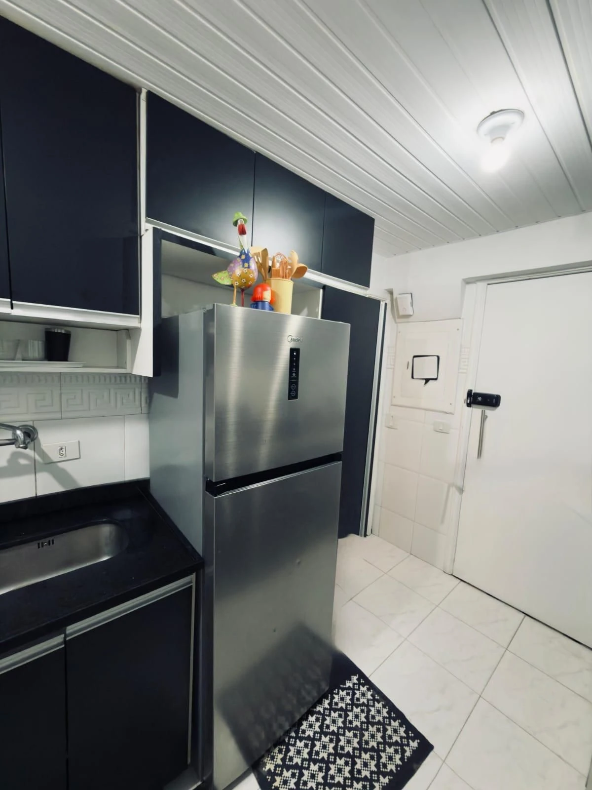 Walk-in closet in a 3-bedroom apartment, 230 m² — photo 17