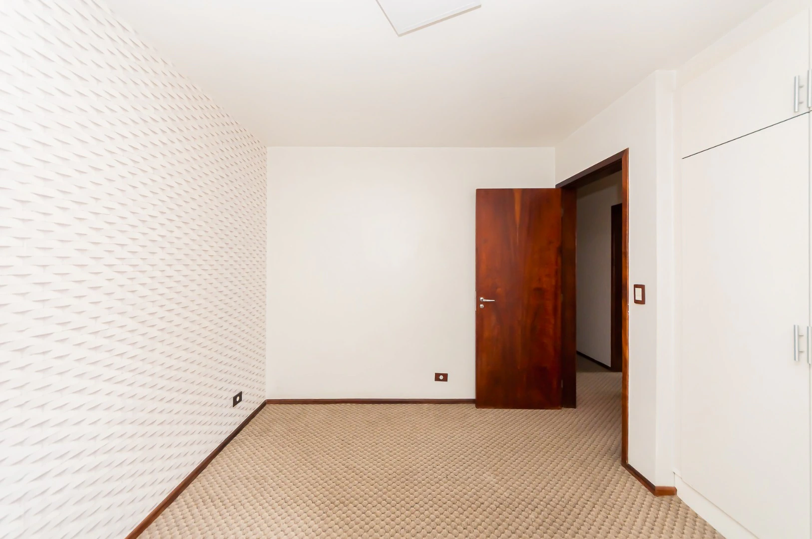 3-bedroom apartment with a home office in Curitiba — photo 6
