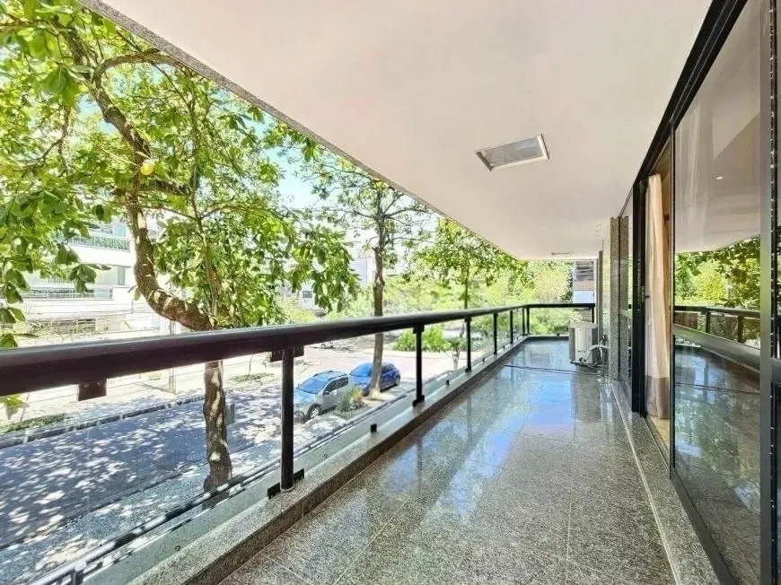 Washing machine in a 3-bedroom apartment, 209 m² — photo 6