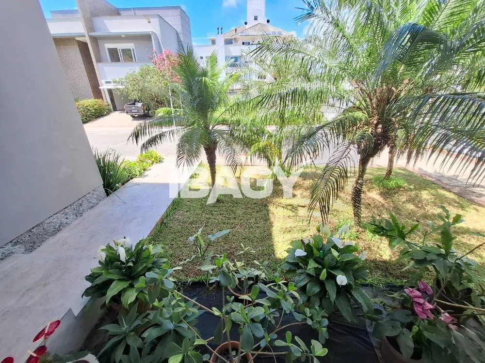 Furnished house with 4 en-suites and 220 m², no parking — photo 37