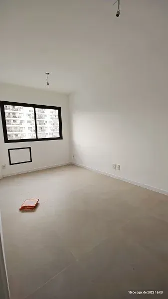 Apartamento sem mobília com vista para a cidade e montanhas — photo 17