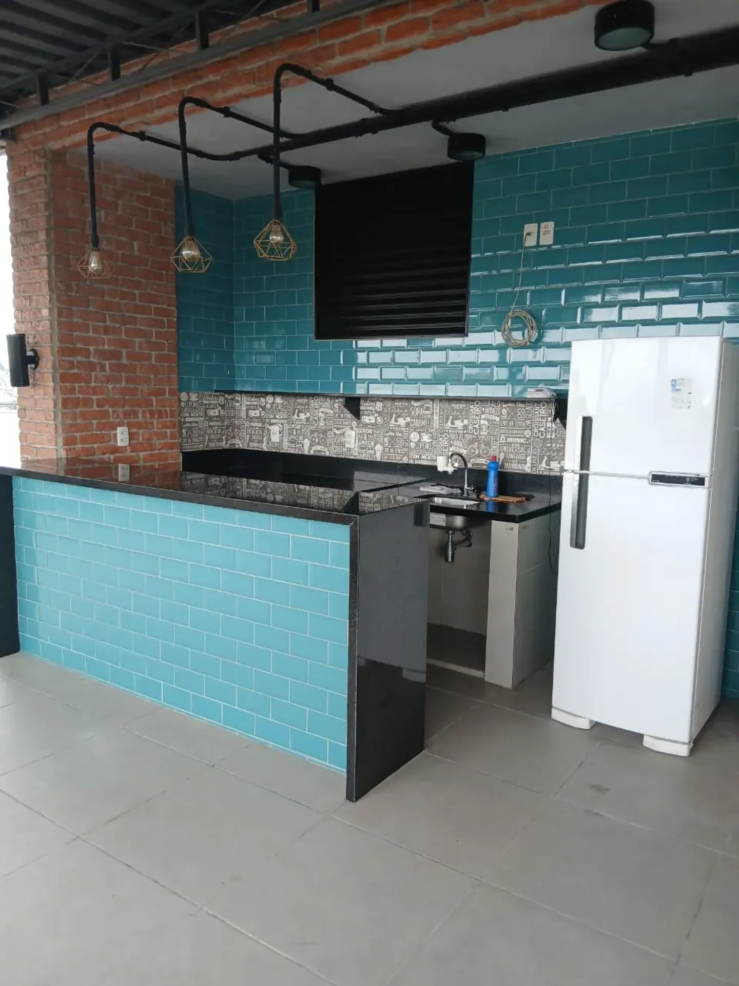 2-bedroom 2-bath rental apartment on the 5th floor