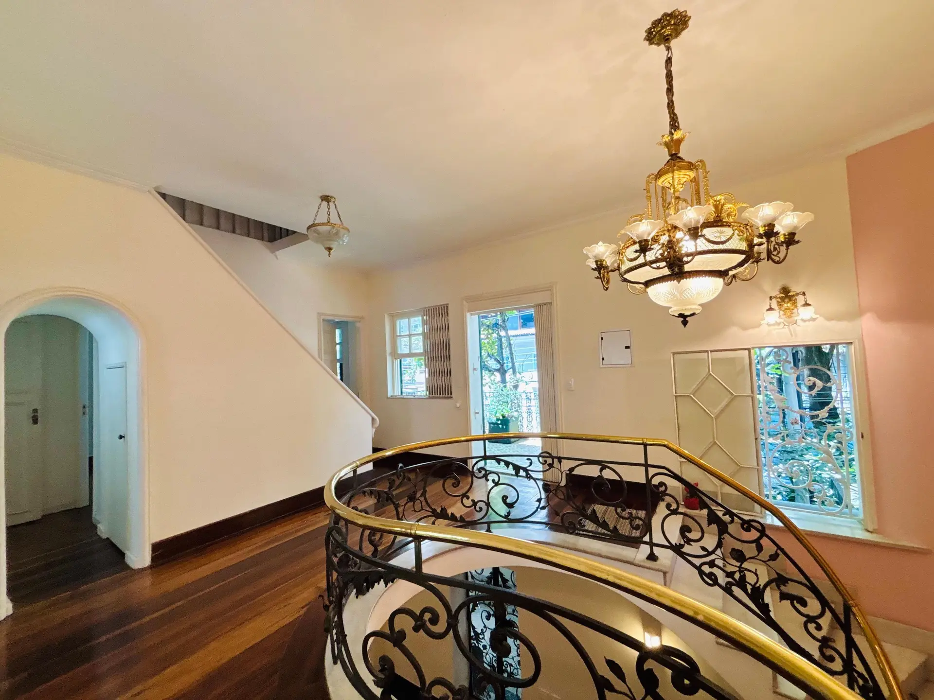 Furnished house, 380 m², with a grill on the balcony — photo 56