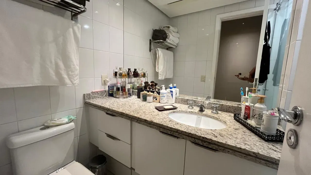 Furnished apartment with 3 bedrooms and an open-plan kitchen — photo 26