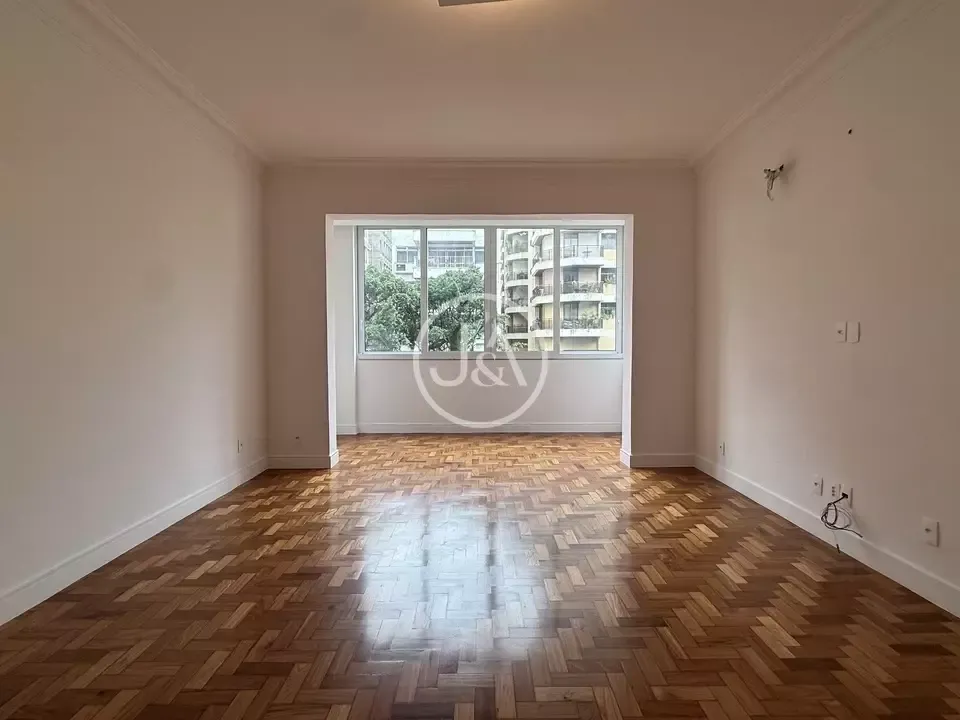 Apartment, 127 m², with wood or laminate floors