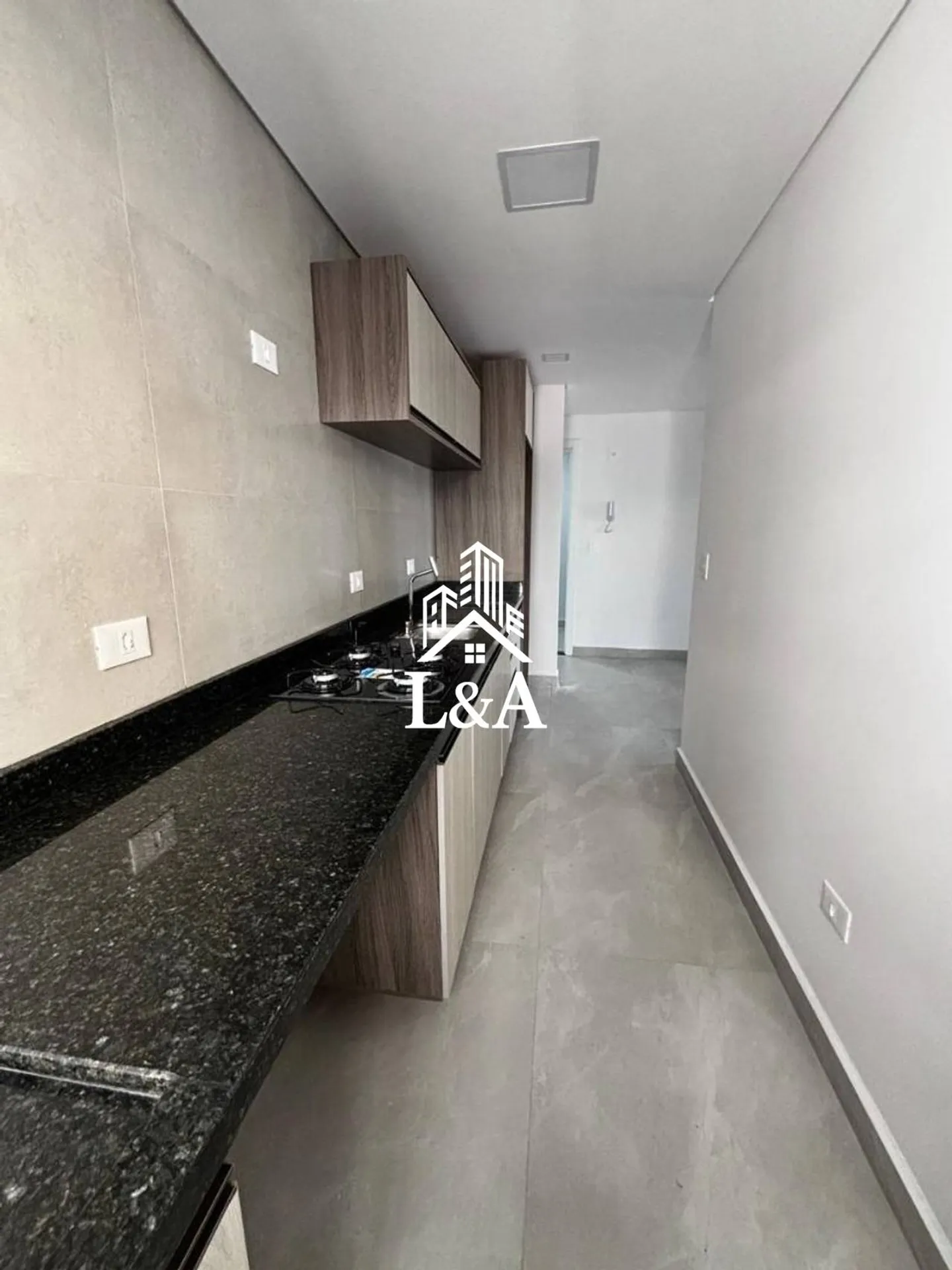 2-bedroom apartment in a building with a coworking space — photo 9