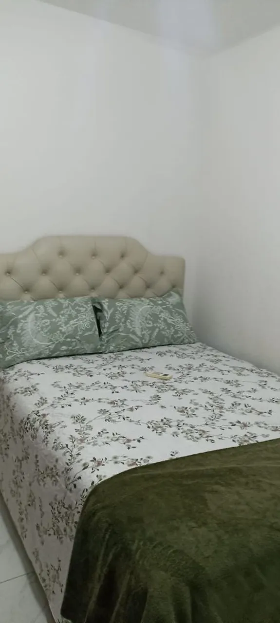 Apartamento mobiliado de 2 quartos em condomínio com piscina