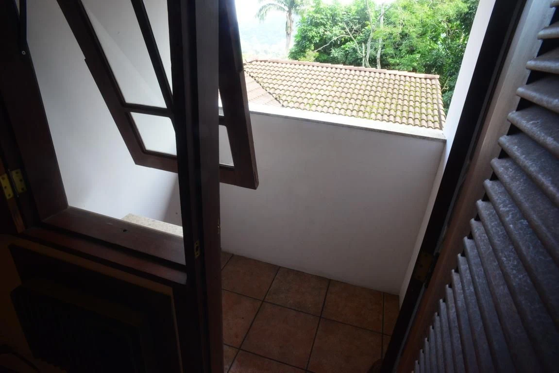 Casa mobiliada com 6 quartos e 5 suítes, com jardim — photo 9