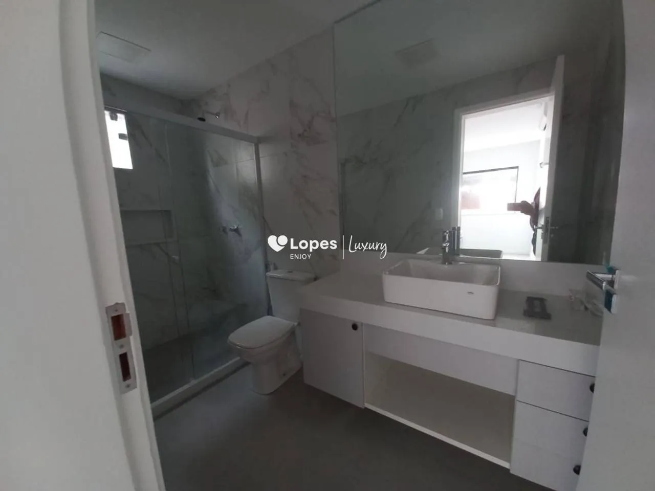 Unfurnished 4-bedroom house with 5 bathrooms and 329 m² — photo 35