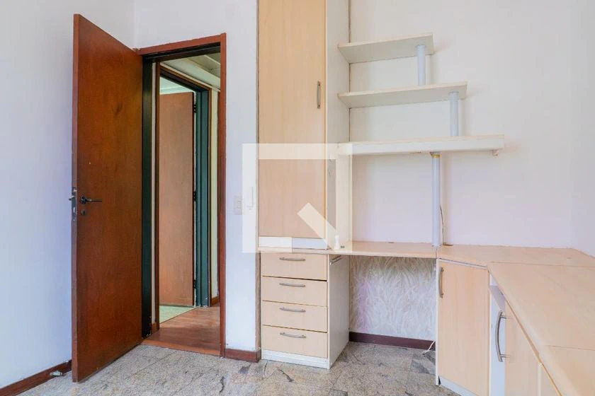 Home office in a 4-bedroom apartment, 174 m² — photo 46