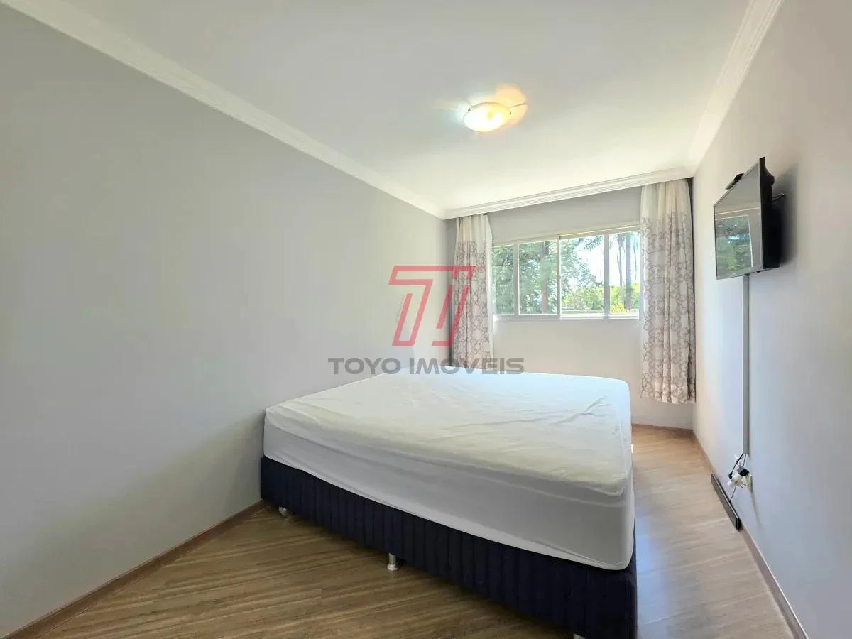 3-bedroom apartment with a bathtub in Curitiba — photo 21