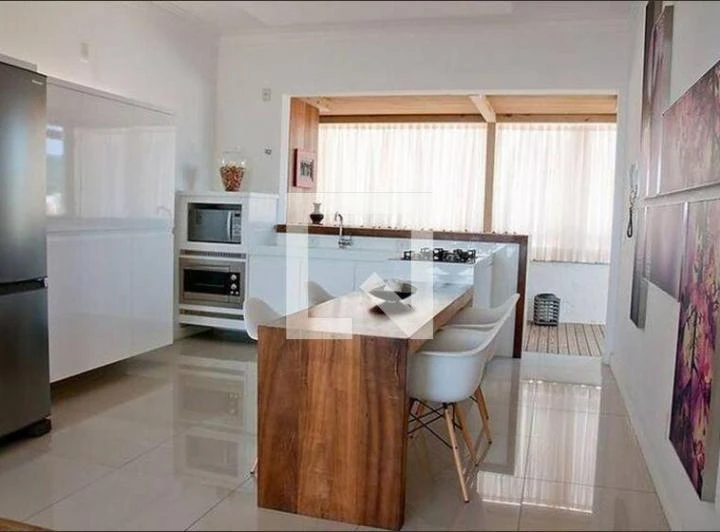 Furnished apartment with enclosed balcony and 176 m² — photo 2