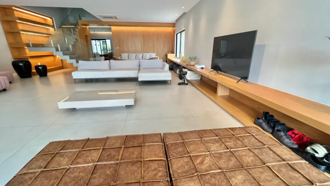 House with 5 bedrooms and 5 bathrooms plus 3 parking spots — photo 7
