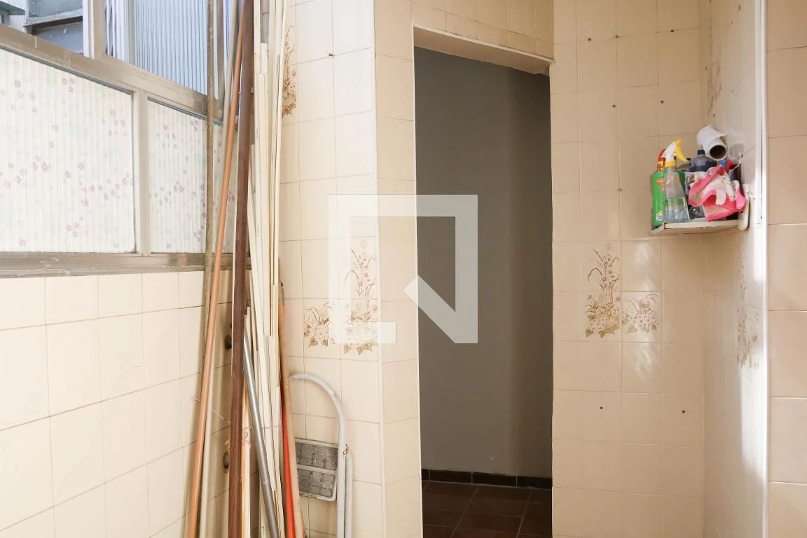 Apartamento com 2 quartos e cozinha fechada com fogão a gás — photo 11