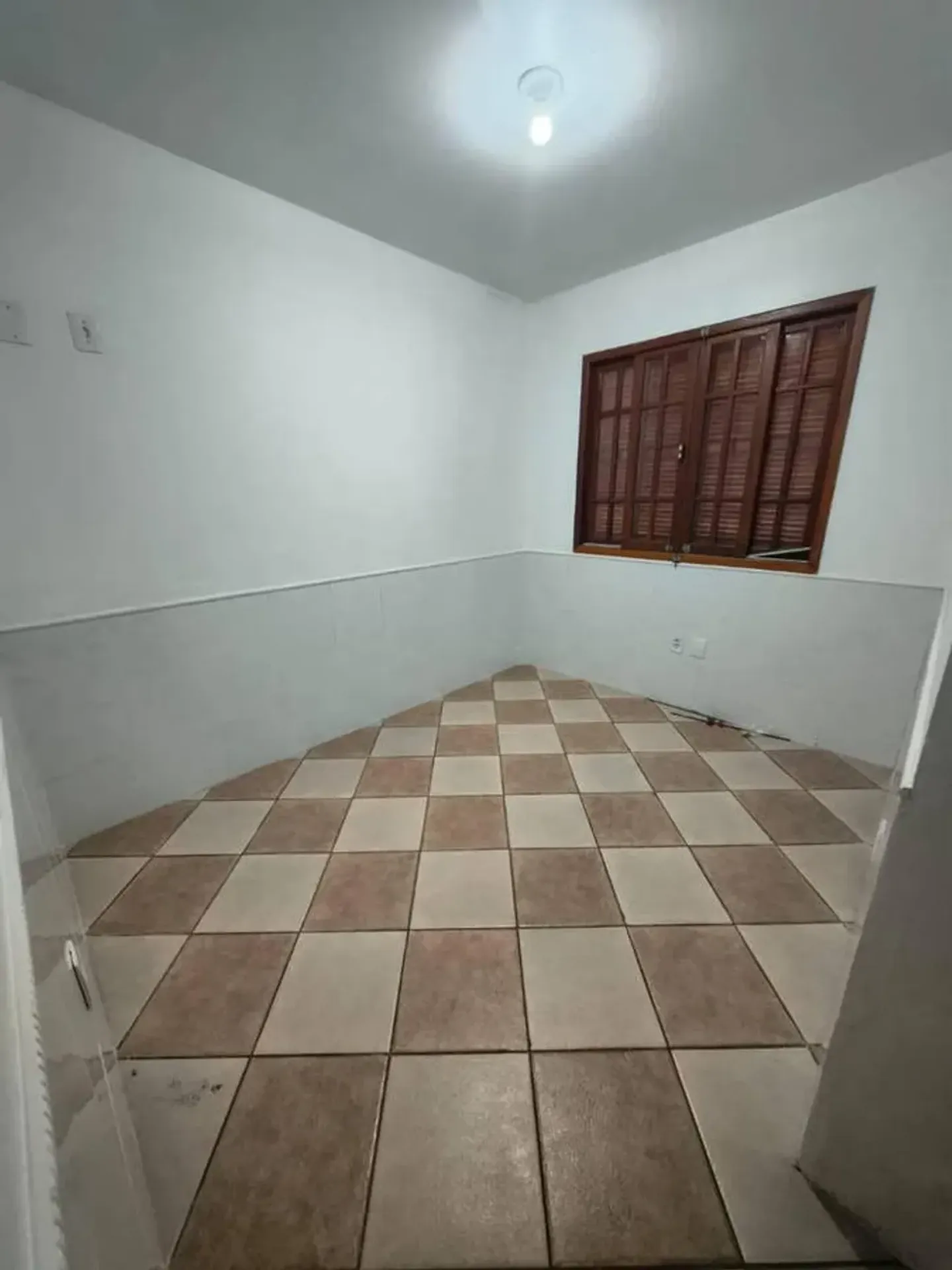 700 m² house with a bathtub and a grill on the balcony — photo 28