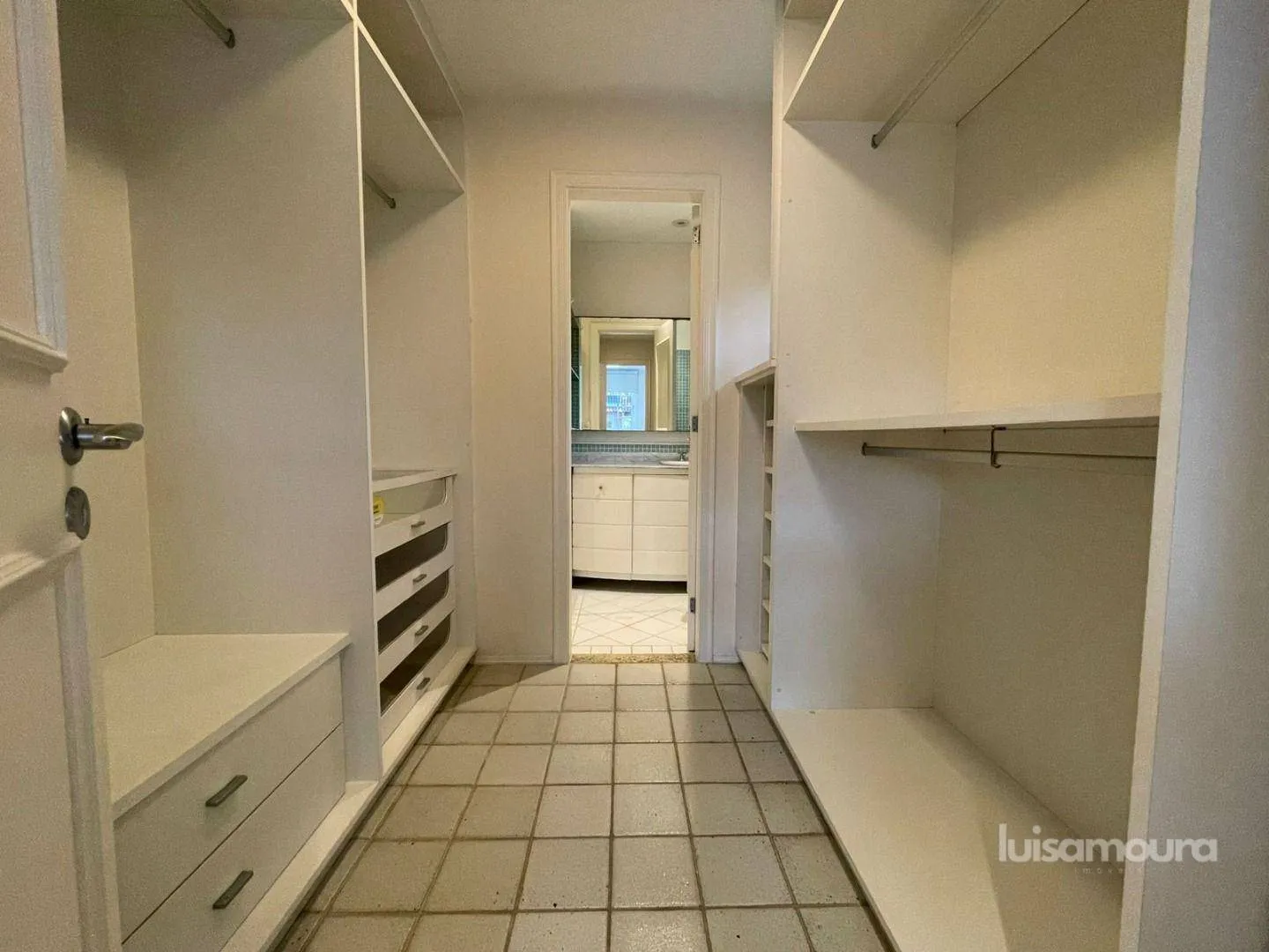 Furnished 4-bedroom house with 5 bathrooms — photo 22