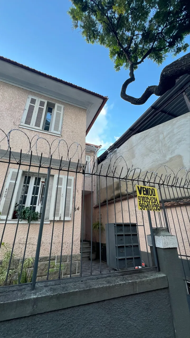 2-bedroom apartment with separate kitchen and no parking