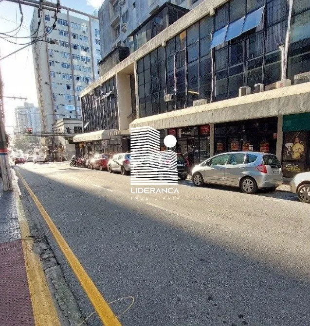 Apartamento de 2 dormitórios com cozinha separada 152 m² — photo 28